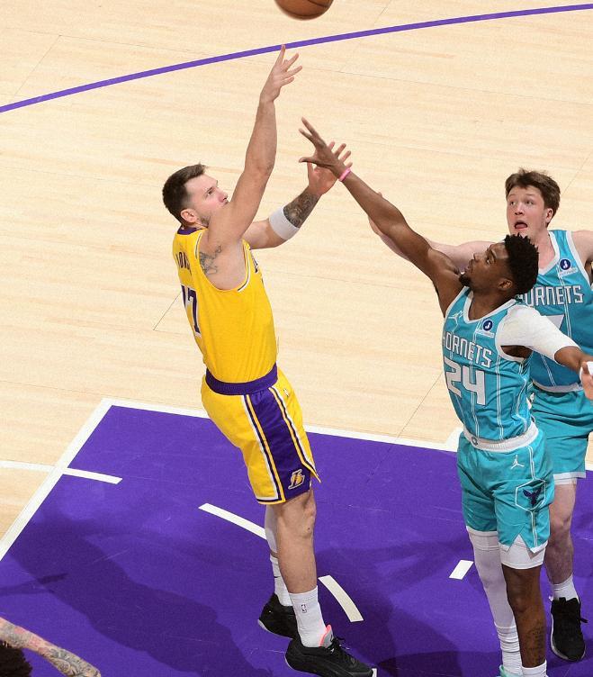 2026世界杯官方软件安装-东契奇39+3+4，詹姆斯全能难救主，湖人不敌黄蜂5战4负俯冲附加赛