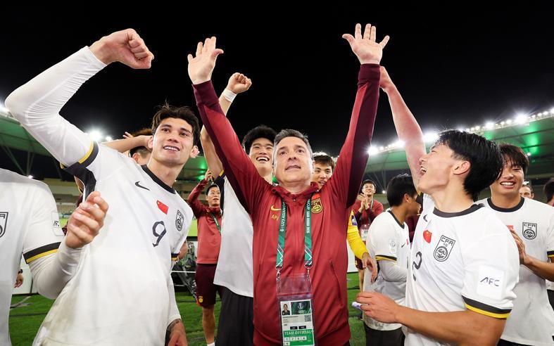 2026世界杯官方软件安装-CCTV5直播中日大战！球迷：再赢一场回家过年 董方卓：继续打我脸