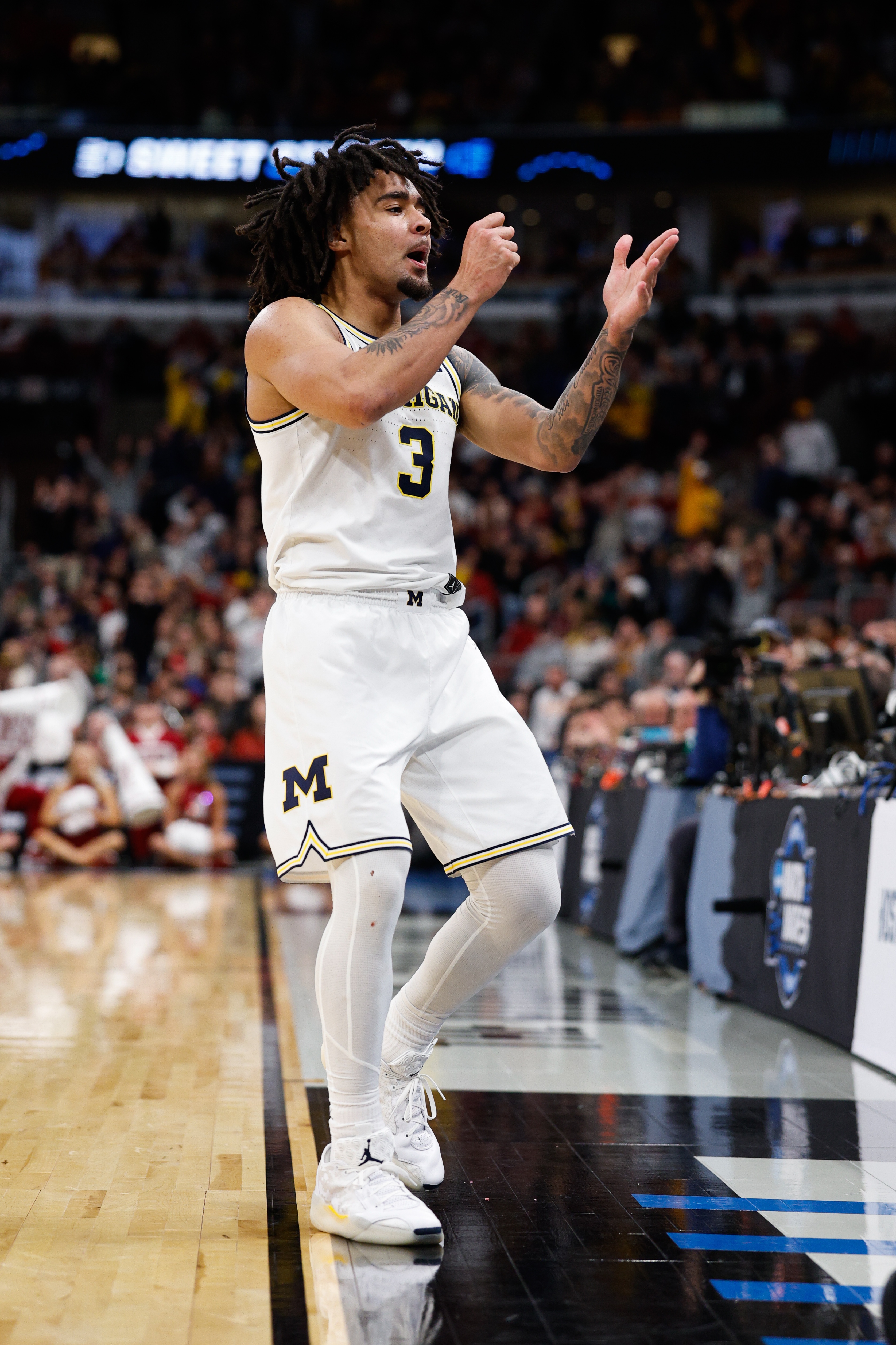 2026世界杯客户端更新-可圈可点！卡多11中5砍全场最高19分 罚球9中8